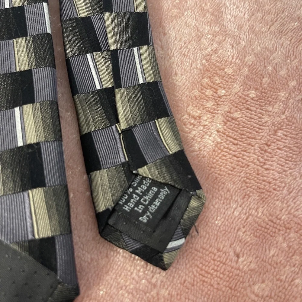 Elegant Black and Green Checkered Tie